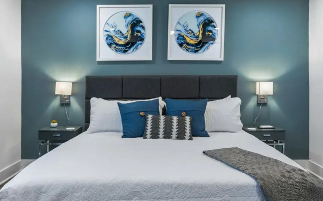 City Views Comfy King Bed Location