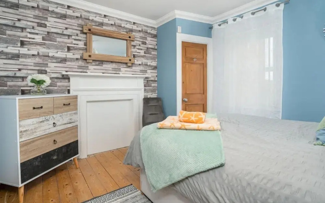 Beachside Stay - 4 Mins Walk - Free Parking