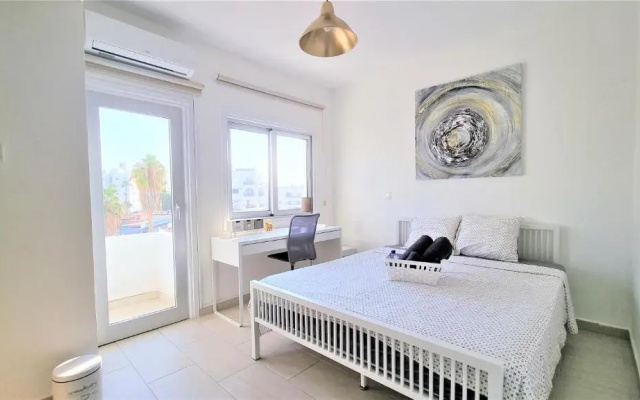 Spacious Lightflooded 2BR Apt / Near Center & Harbour