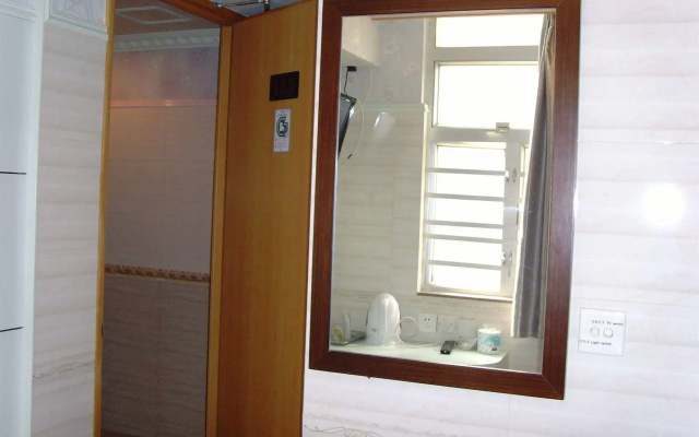 Yue Ka Hotel - 52-54 Argyle Street