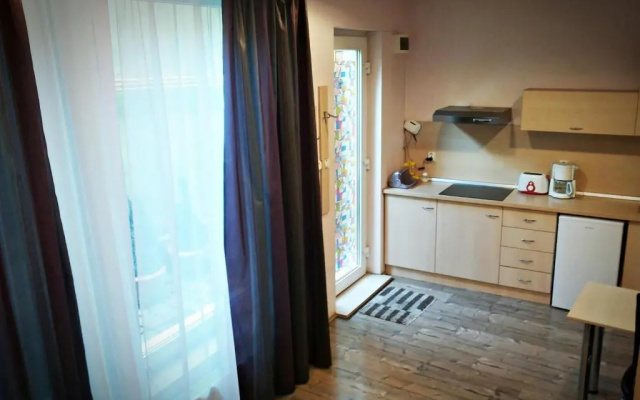 Lucas 10 Apartments