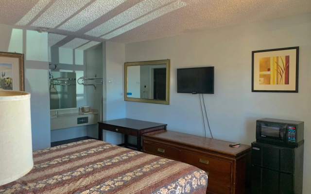 Best Price Motel and Suites