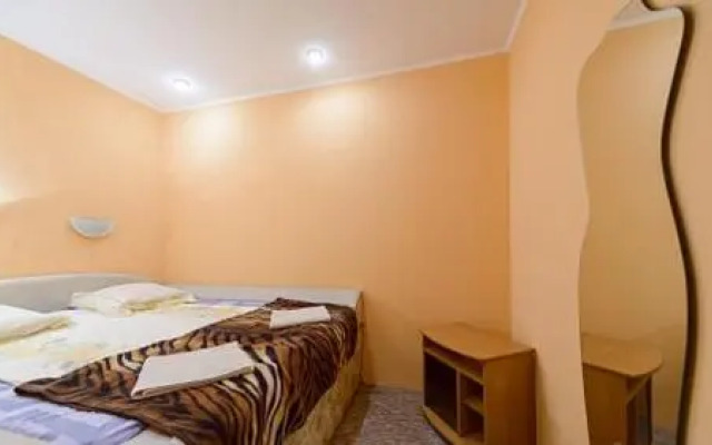 Apartment Budivelnykiv 22 11