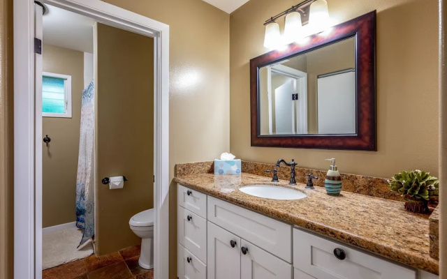 Charming Near The Beach 2 Bedroom Home