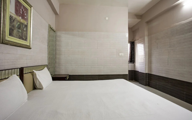 Spot On 23725 Jay Shanti Palace Hotel
