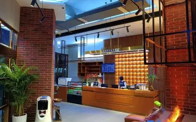 James Joyce Coffetel (Chengdu Qianfeng Road Metro Station, UESTC Branch)