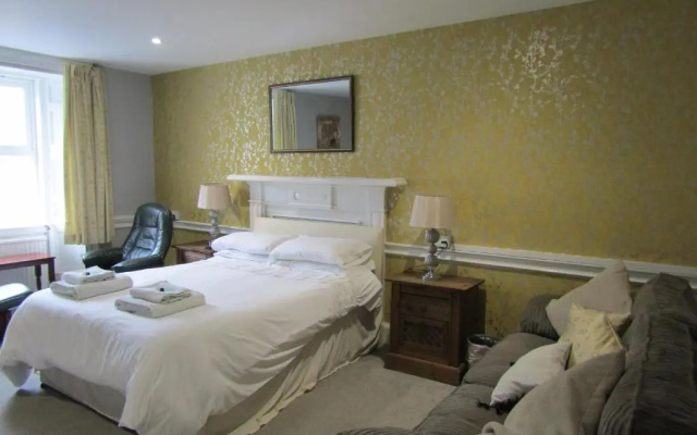 Crown Hotel