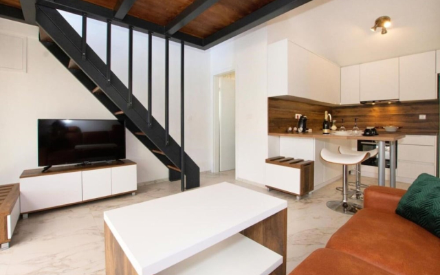 House Stone House With Jacuzzi