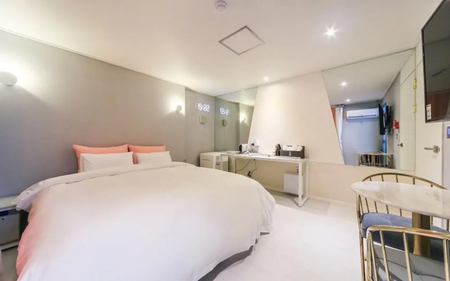 Hotel Momo Juice