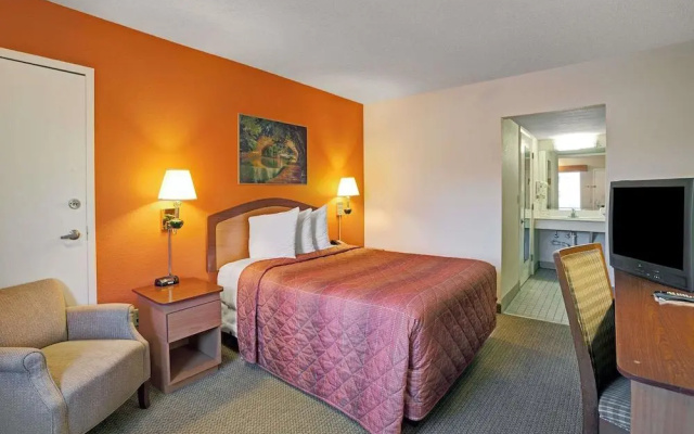 Days Inn by Wyndham Jacksonville South Memorial Hospital
