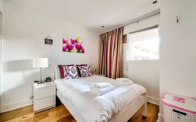 Bright, Modern 1 Bed in Melvin Walk
