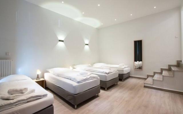 Tolstov-Hotels Large Apartment