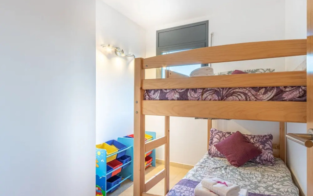 Apartment With 3 Bedrooms, sea Views and Pool