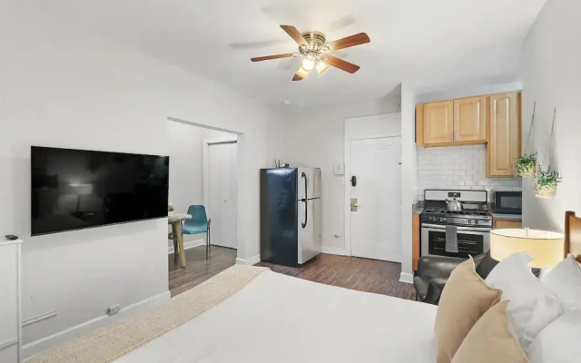 Trendy Studio Apt - Kenwood rep