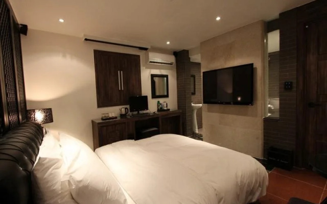 A Seven Hotel