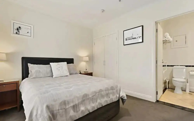 Pool, Gym And Style In The Cbd