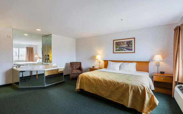 Quality Inn & Suites Belmont - Platteville