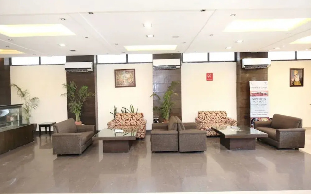 Hotel 42 by OYO Rooms