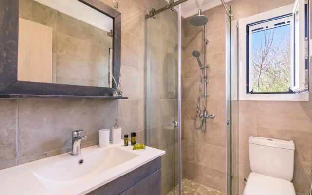 Lamda Apartments by Estia