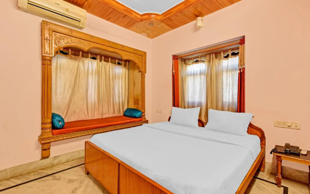 Capital O 85541 Hotel Crown Villa