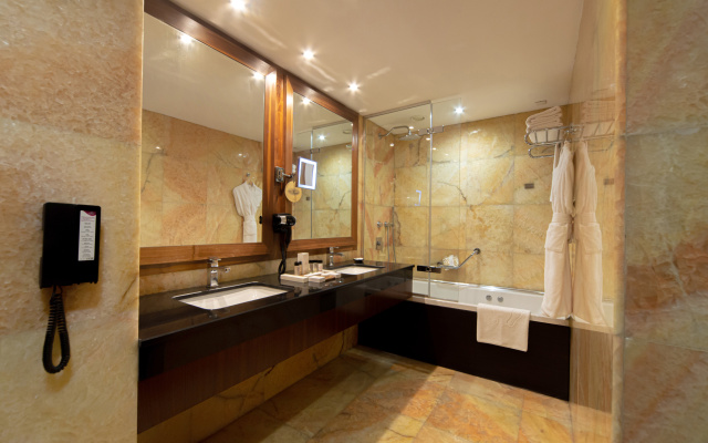 Crowne Plaza Istanbul - Harbiye by IHG