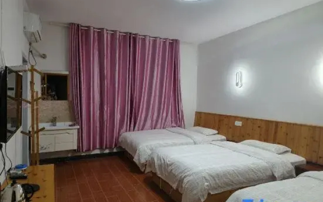 Lakeside Homestay (Hongcun West Gate)