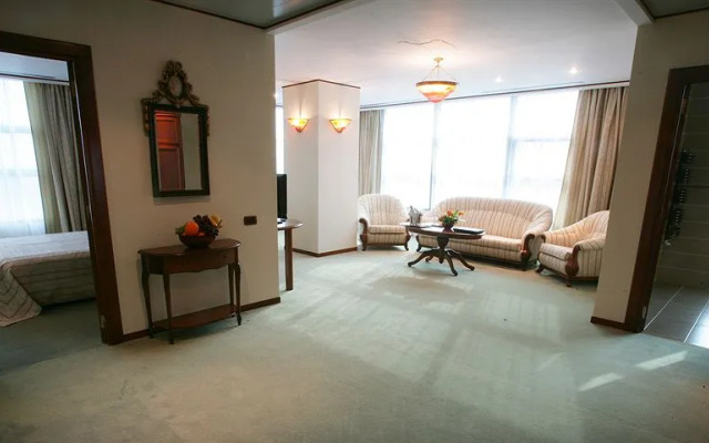 Alexander Hotel