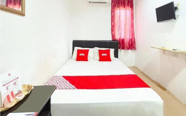 OYO 90324 Muar Station Hotel