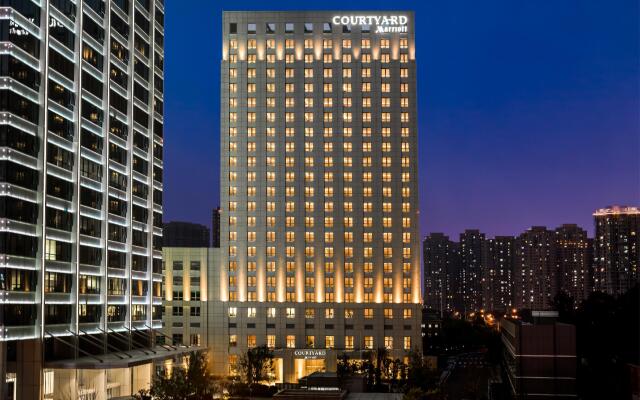 Отель Courtyard by Marriott Tianjin Hongqiao Китай, Тяньцзинь - отзывы, цены и фото номеров - забронировать отель Courtyard by Marriott Tianjin Hongqiao онлайн вид на фасад