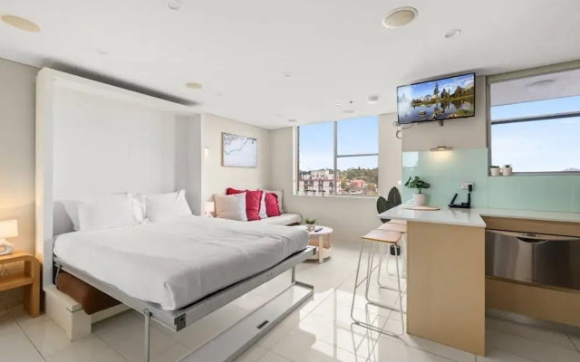 Bondi Studio Apartment With Pool & Rooftop Views