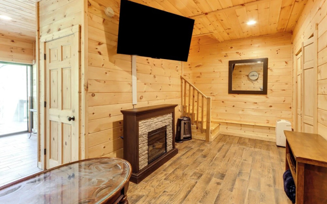 Pet-friendly Ellijay Vacation Rental w/ Hot Tub!