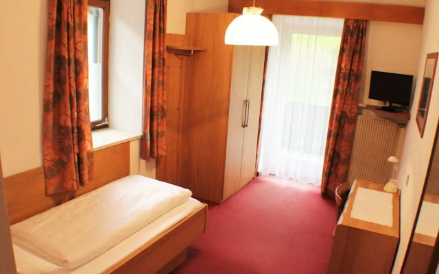 River Hotel Post
