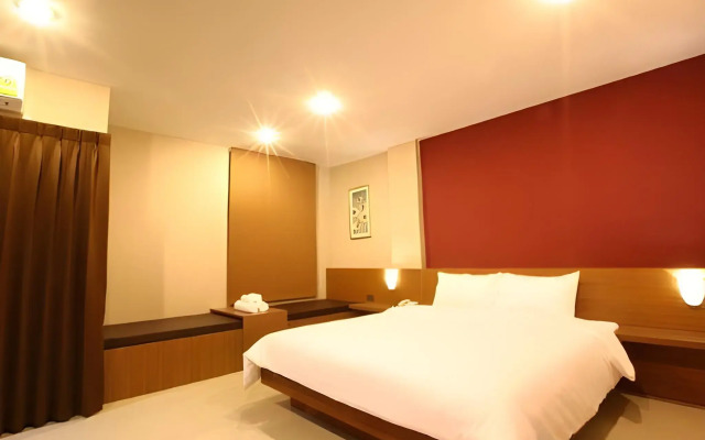 The Plubpla Serviced Apartment
