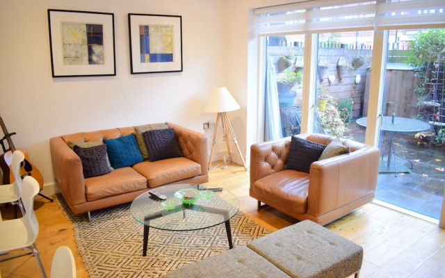 Bermondsey 2 Bedroom Flat With Garden