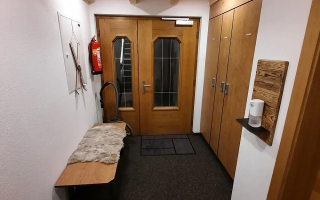 Apartment in Ski Paradise Near Trails