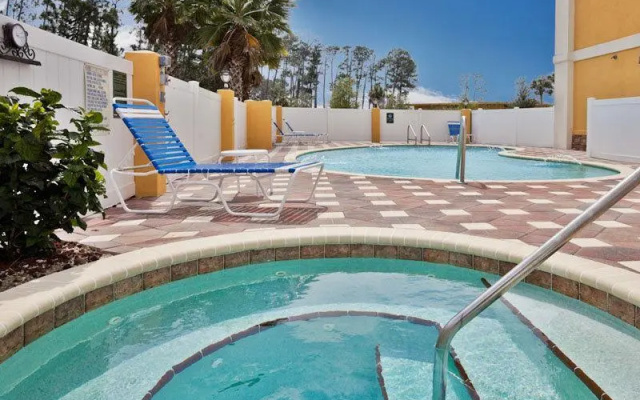 Comfort Suites