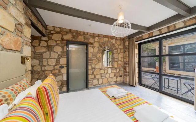 Amazing Hotel Room Near Hadrian s Gate
