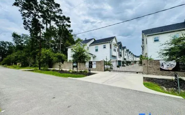 Modern getaway near downtown and airport