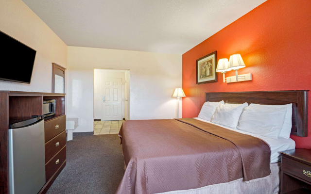 Howard Johnson by Wyndham Galveston