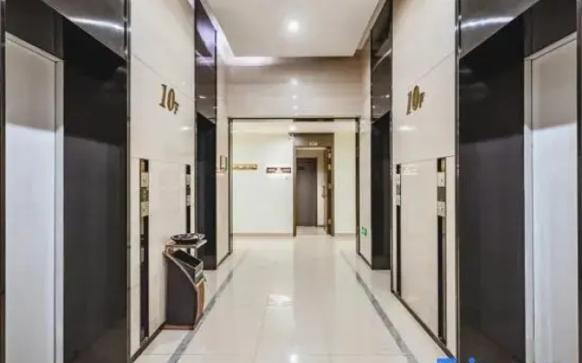 Stargazing Hotel (Wuhan Jianghan Road Wusheng Road Subway Station)