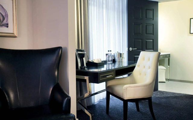 Ambassador Hotel Kansas City, Autograph Collection