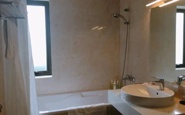 Azumaya Hotel Linh Lang