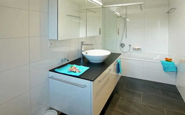 Luxury Apartment with Hot Tub in Veysonnaz
