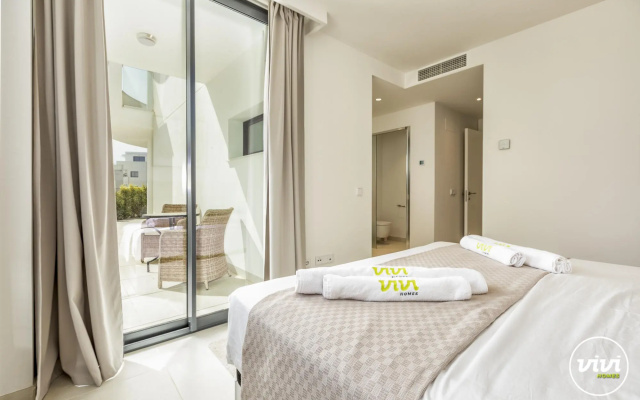 Lady in Fuengirola with 2 bedrooms and 2 bathrooms