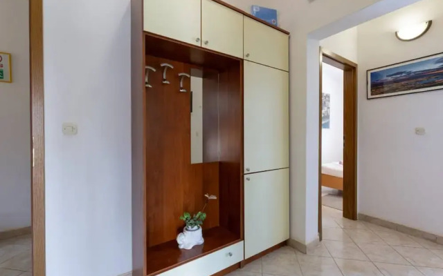 Bright and Spacious Apartment With Terrace in Kastel Stafilic