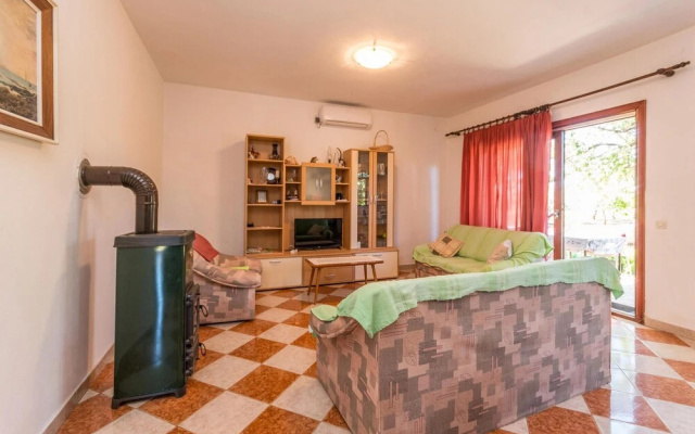 Nice Home in Sukosan With 4 Bedrooms and Wifi