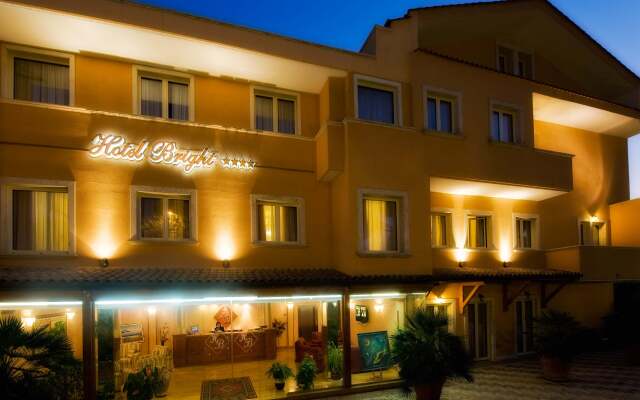 Hotel Bright вид на фасад