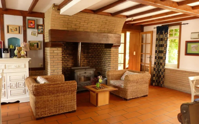 Charming Holiday Home in Hondschoote With Terrace