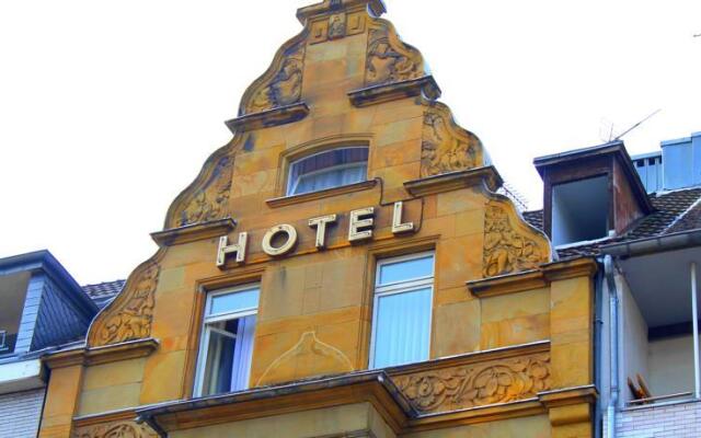 Отель Europäischer Hof am Dom вид на фасад