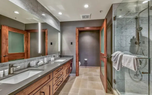 Luxury 3Br Residence steps from Heavenly Village & Gondola 3 Bedroom Condo by RedAwning